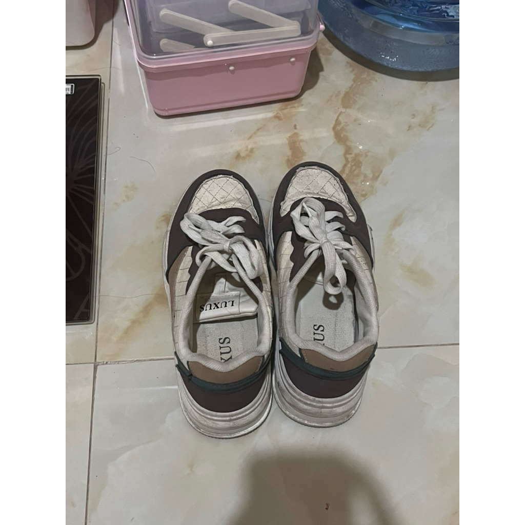 Preloved Sepatu Wanita Luxus - Uk. 39