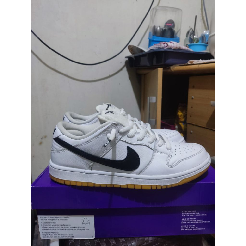 Sepatu Basket Nike SB Dunk Low "White Gum"   - sepatu basket second original Jersey basket bola bask