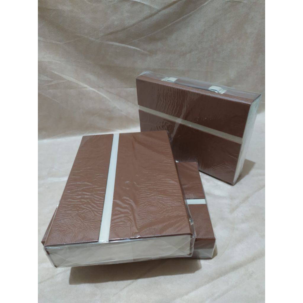koper album warna coklat