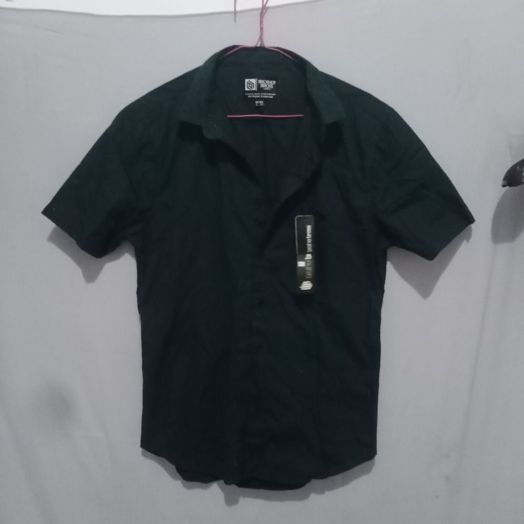 kemeja BROTHER BROSS pria lengan pendek warna hijau tua ukuran L kecil