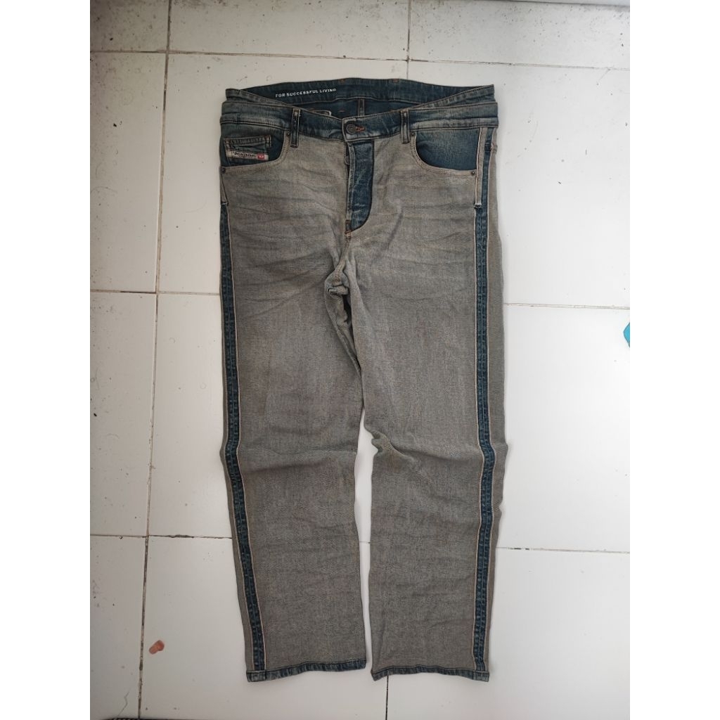 CELANA JEANS DIESEL REVERSE INSIDE-OUT DVIKER ORIGINAL