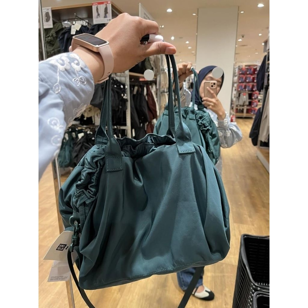 Tas Serut Drawstring Bag Uniqlo Beige