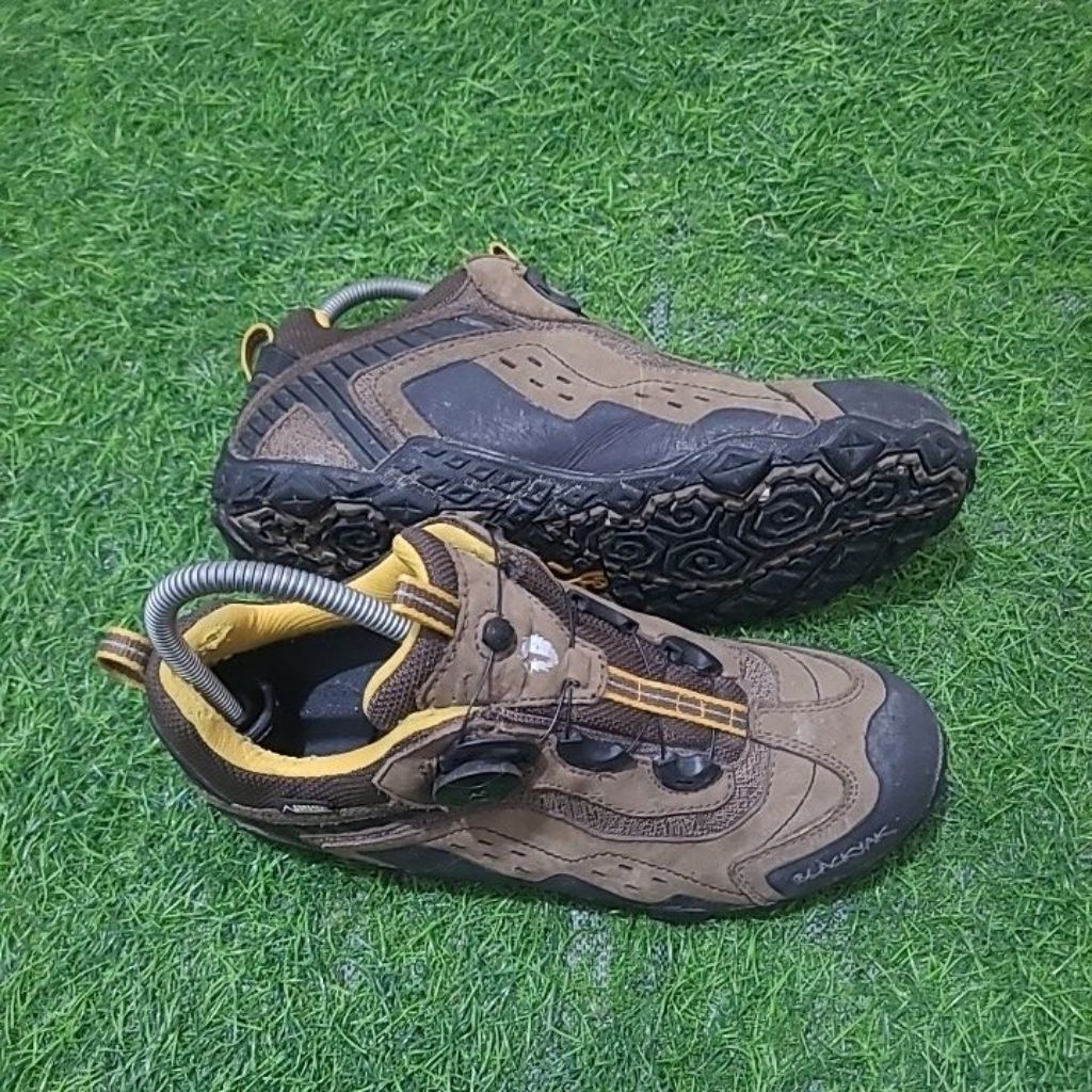 sepatu outdoor blackyak size 39
