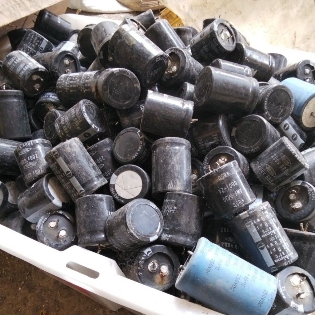 capsitor elco 200v/680uf