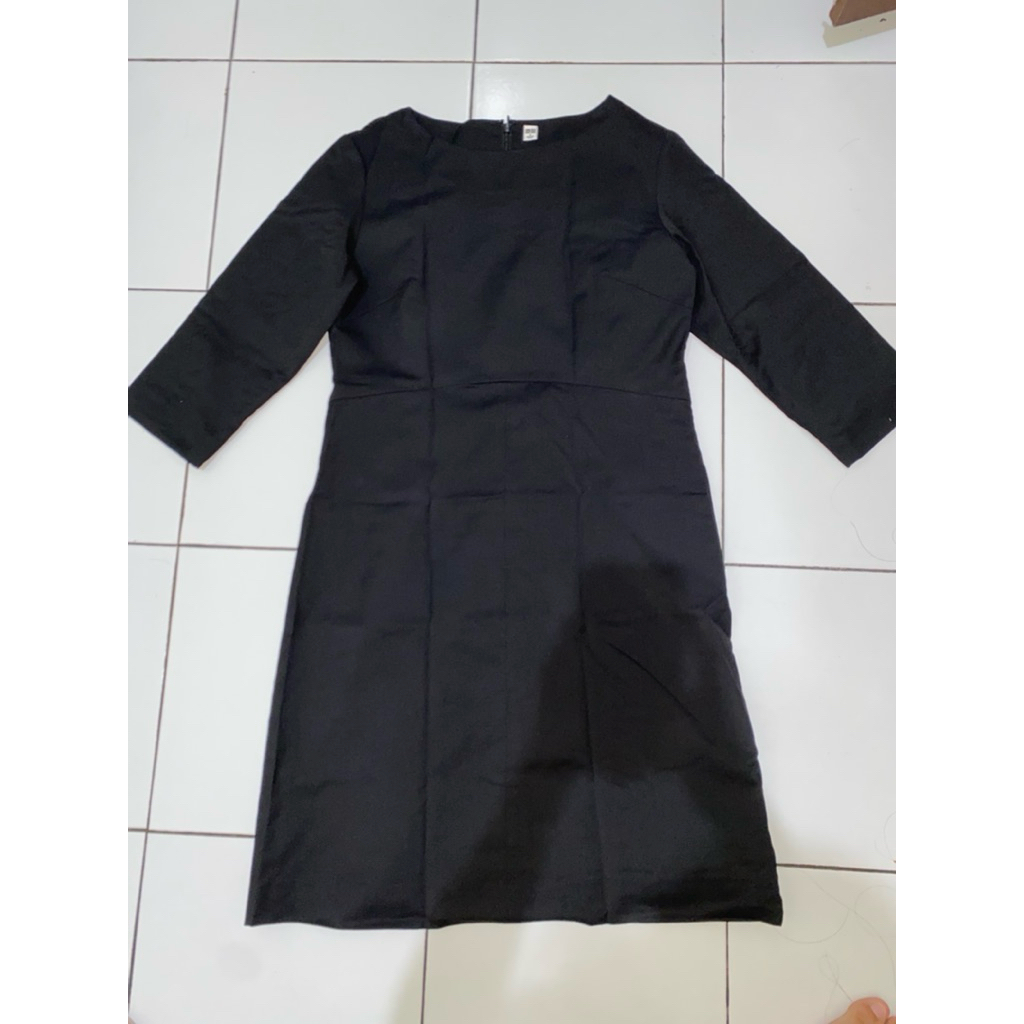 dress hitam uniqlo