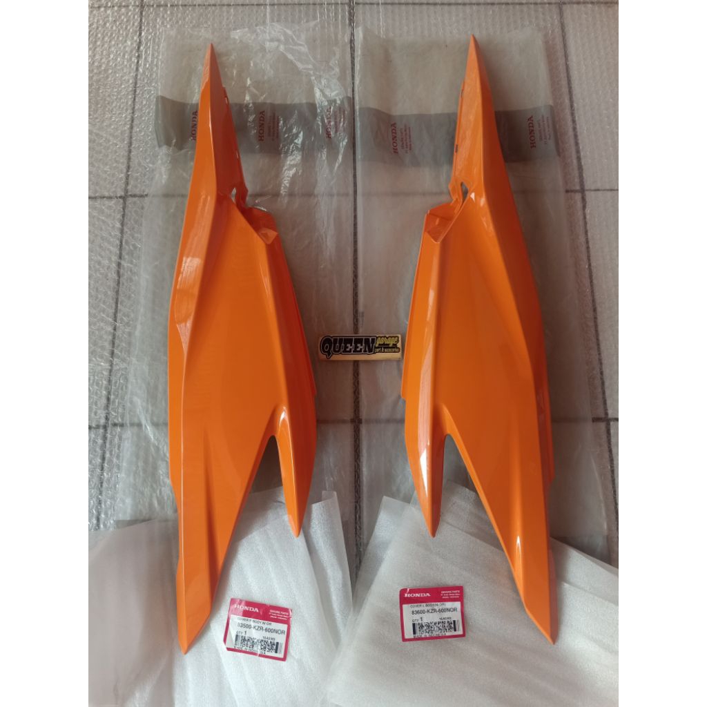 Set Cover Body Belakang Oren Kanan Kiri Honda Vario125 Fi 83500KZR600NOR 83600KZR600NOR
