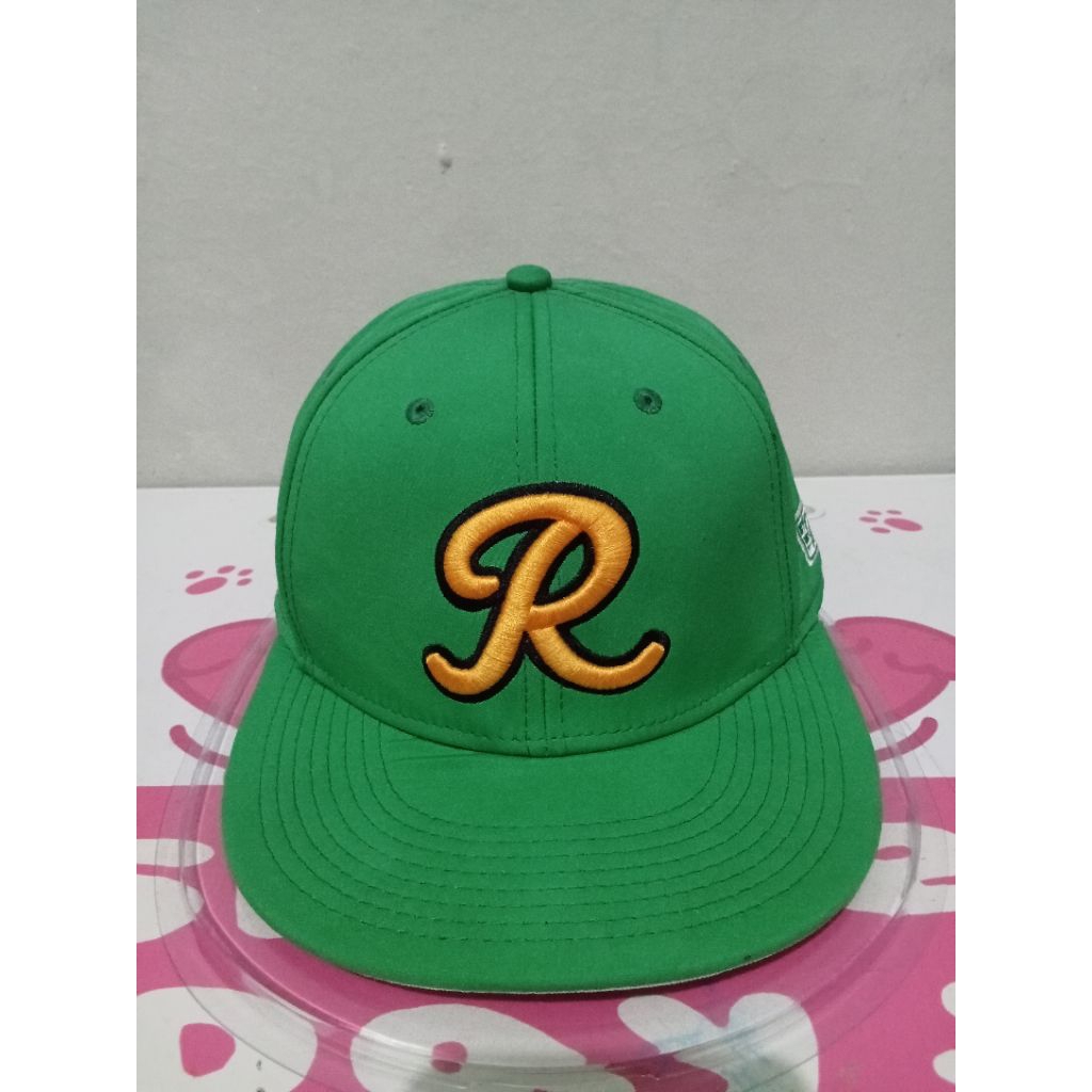 topi snapback logo R