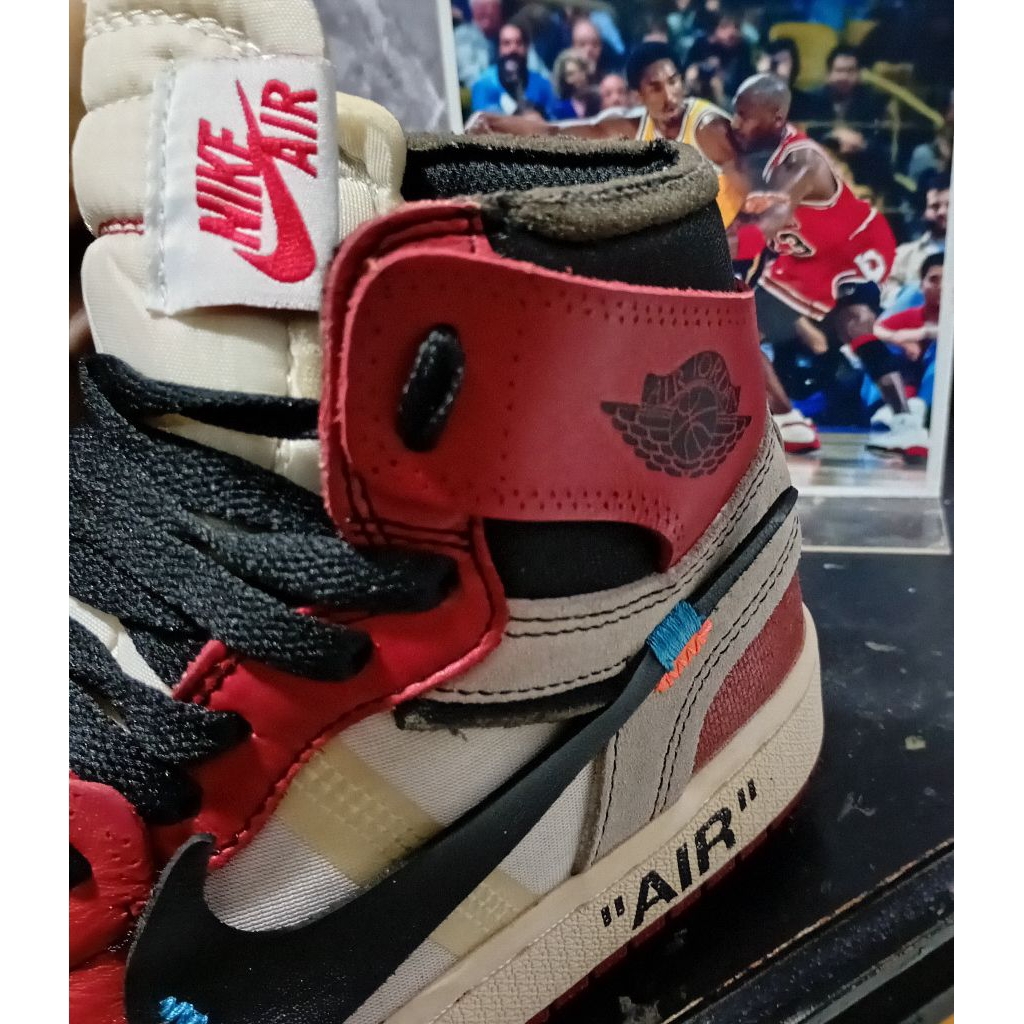 SEPATU BRANDED KONDISI ISTIMEWAH Air Jordan 1 Retro High Off-White 'Chicago'. ukuran 40 insol 25cm