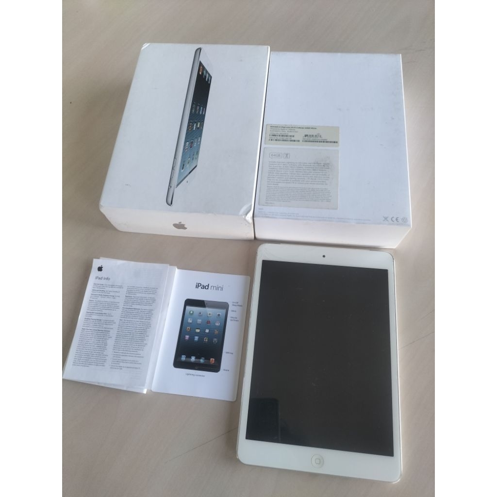 Apple ipad Mini 1. memori tertinggi 64GB.. lengkap box. minus minta restore. LCD berbayang. Dan iClo