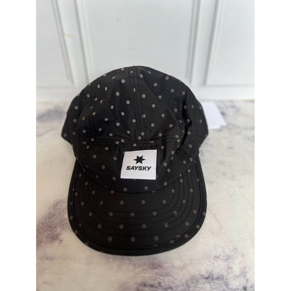 Topi saysky hitam