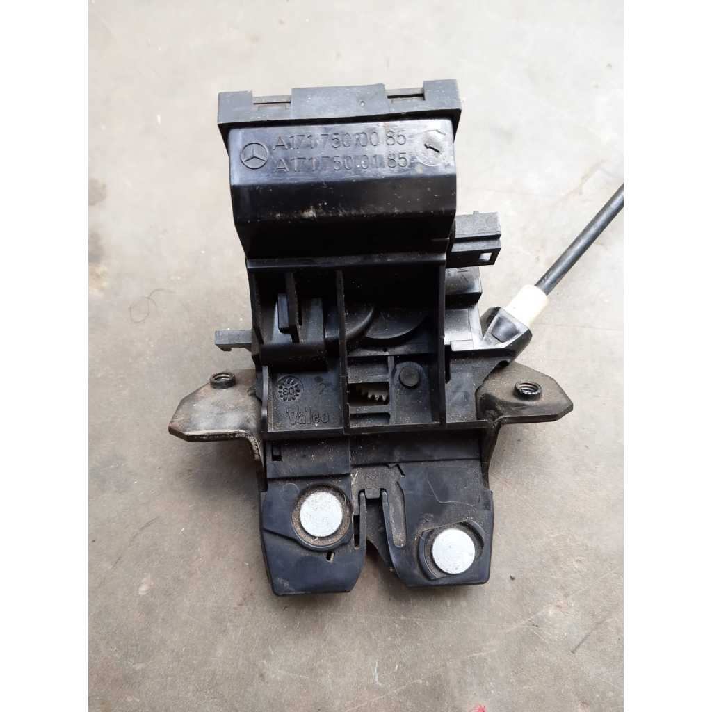 DOORLOCK BAGASI MERCY C180 W203