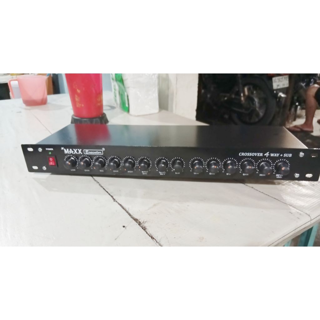 crossover 4 way plus subwoofer mono/stereo modif dan sudah ditambah input/output balance