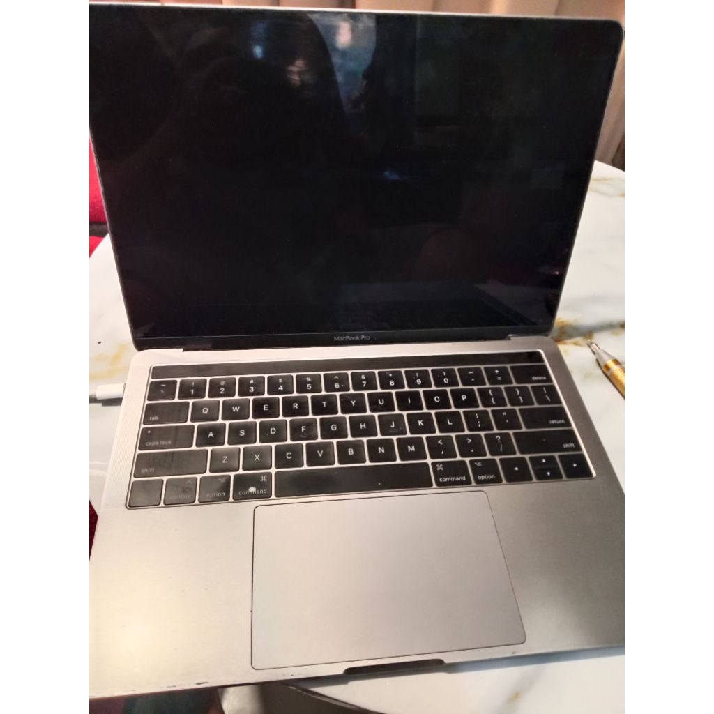 Macbook Pro 2016 Toucbar Kondisi Mati