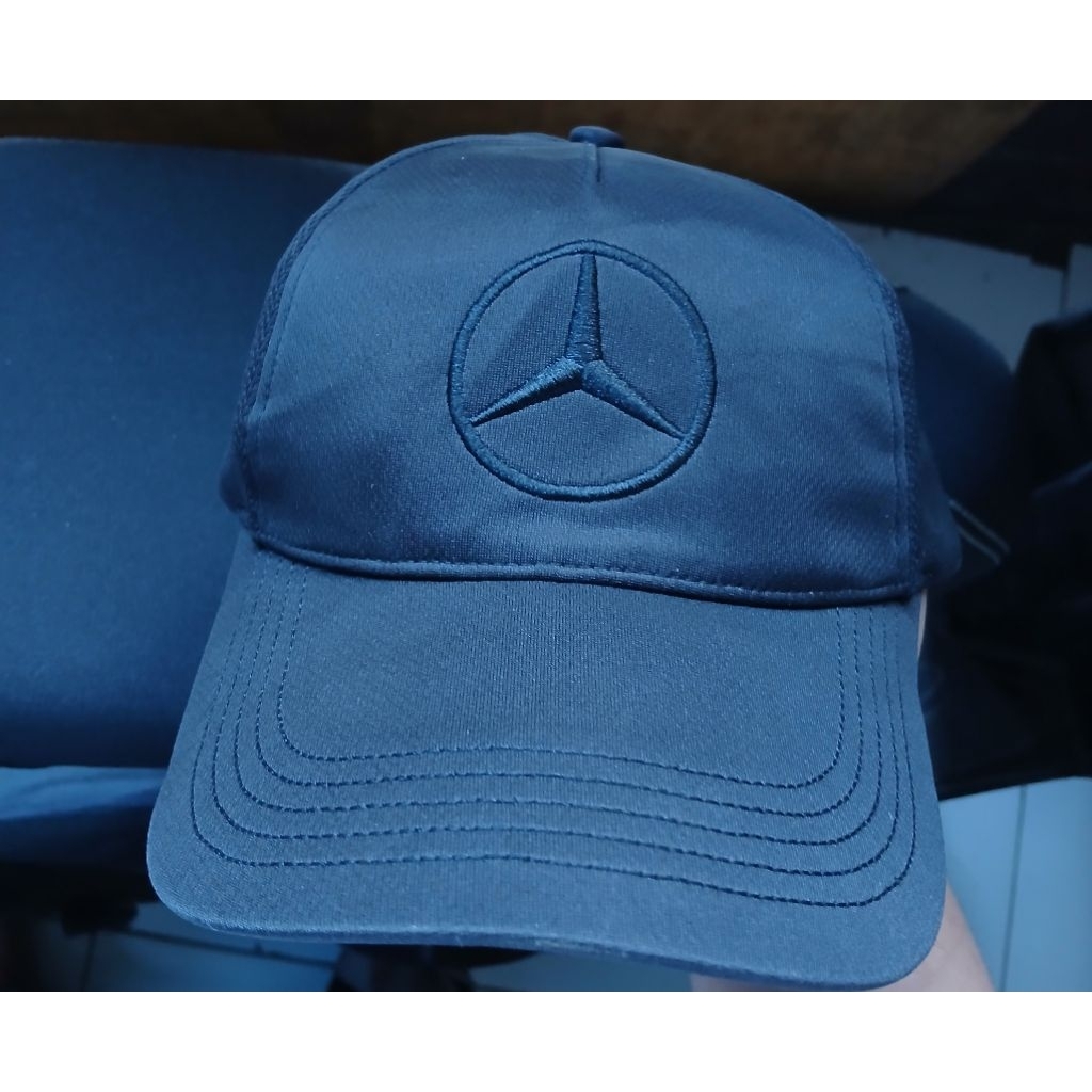 Topi Mercedes-Benz
