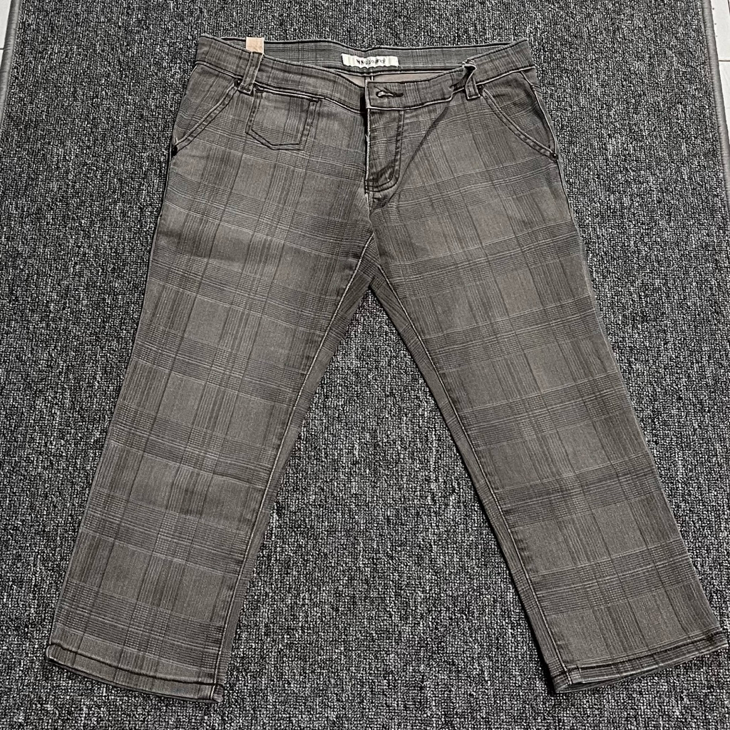 Prelovedyuks Jeans Remaja Wanita (MNG Jeans)