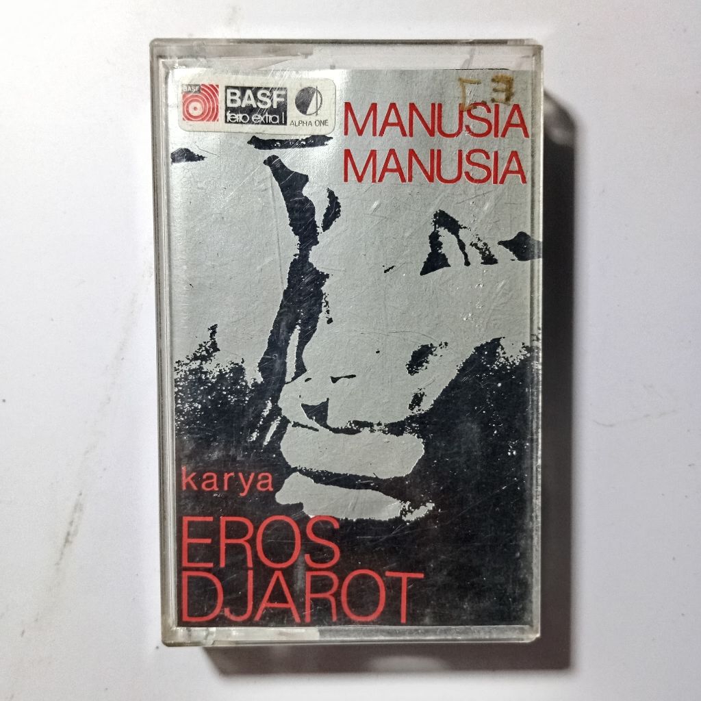 Kaset Eros Djarot Manusia Manusia (cover dalam lengket)