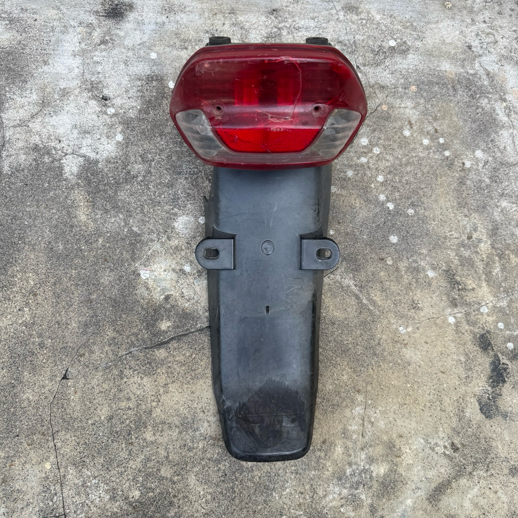 SPAKBOR BELAKANG 1 SET LAMPU STOPLAMP HONDA KIRANA 125 SLEBOR KIRANA125 SELEBOR LAMPU BELAKANG KIRAN