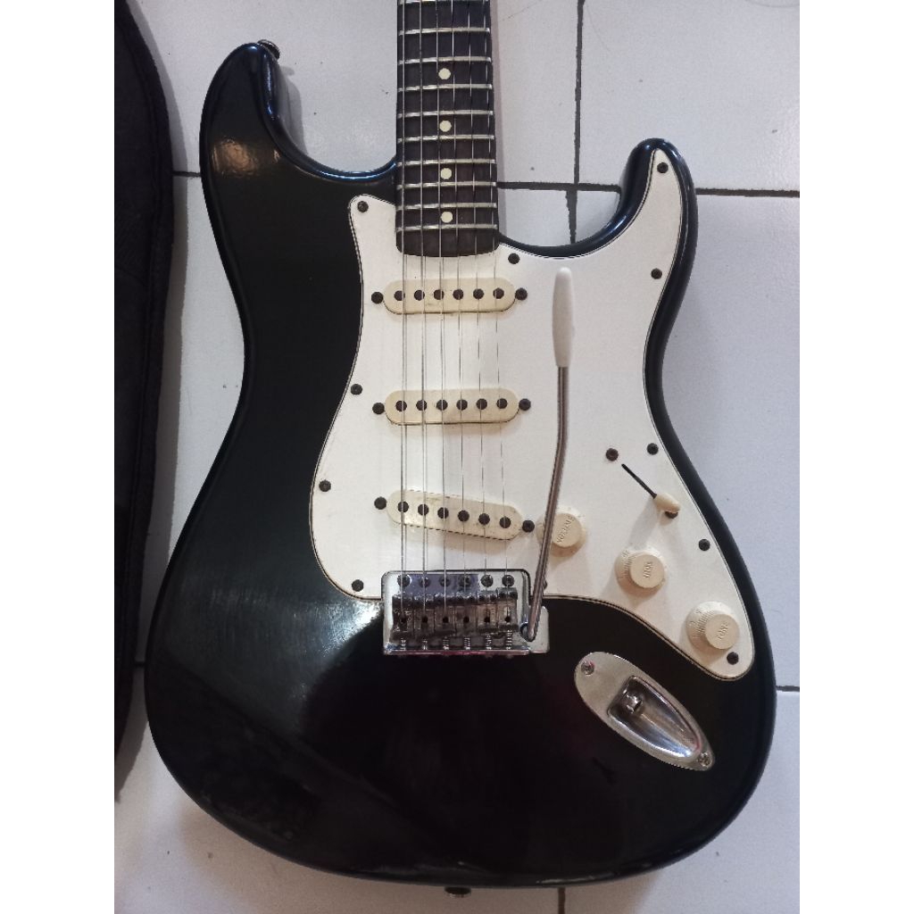gitar merk fender stratocaster std series asli original buatan mexico