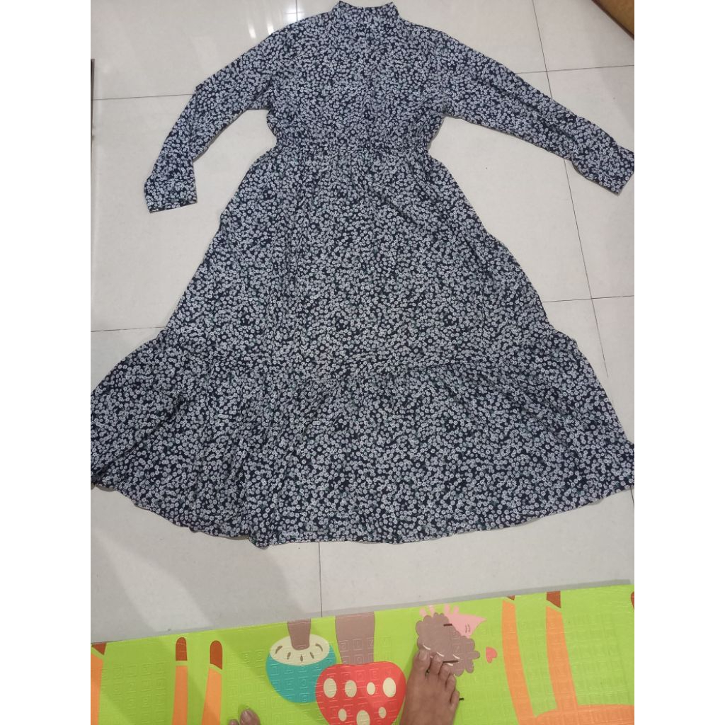 long dress cantik dari GU Jepang warna dasar navy plus bunga2