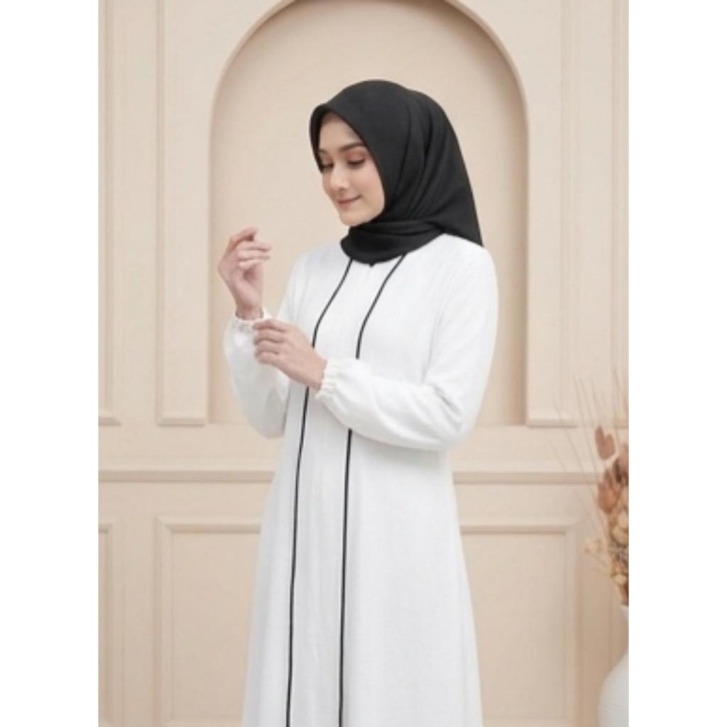 Gamis Casual Putih Lengan Karet Aksen Garis Hitam Stylish