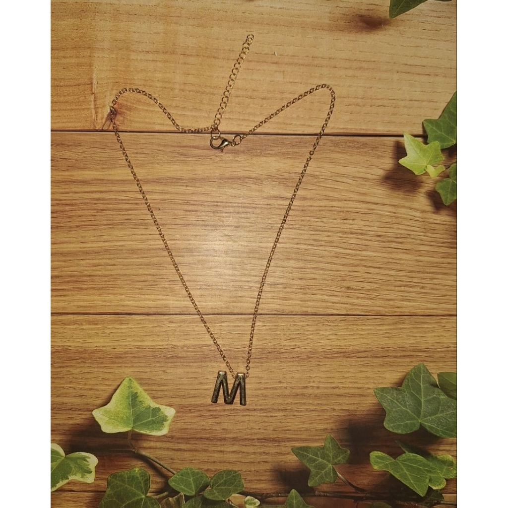 kalung wanita alphabet huruf M, aksesories wanita