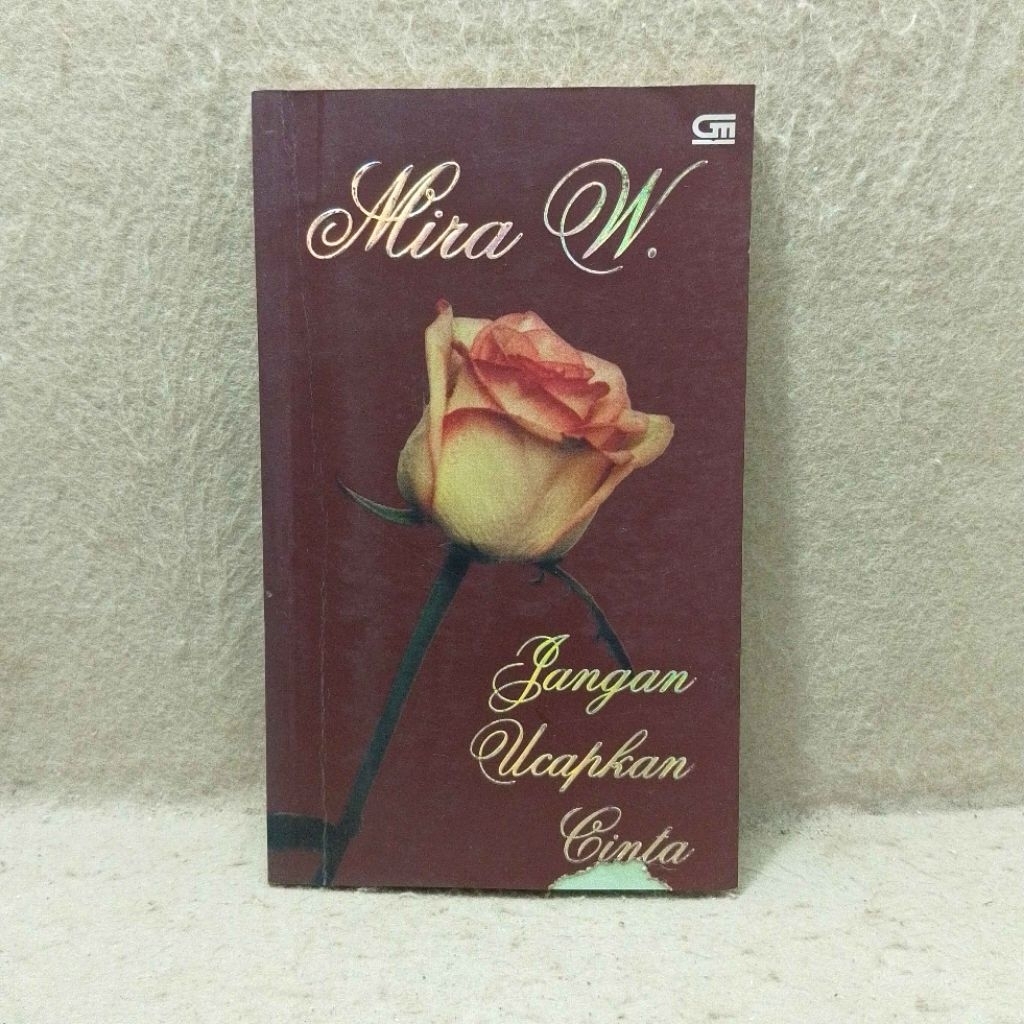 Buku Novel Jangan Ucapkan Cinta - Mira W