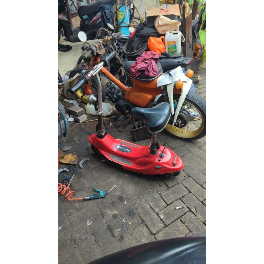 Scooter/otoped listrik bekas layak pakai bobot 85kg kuat jalan
