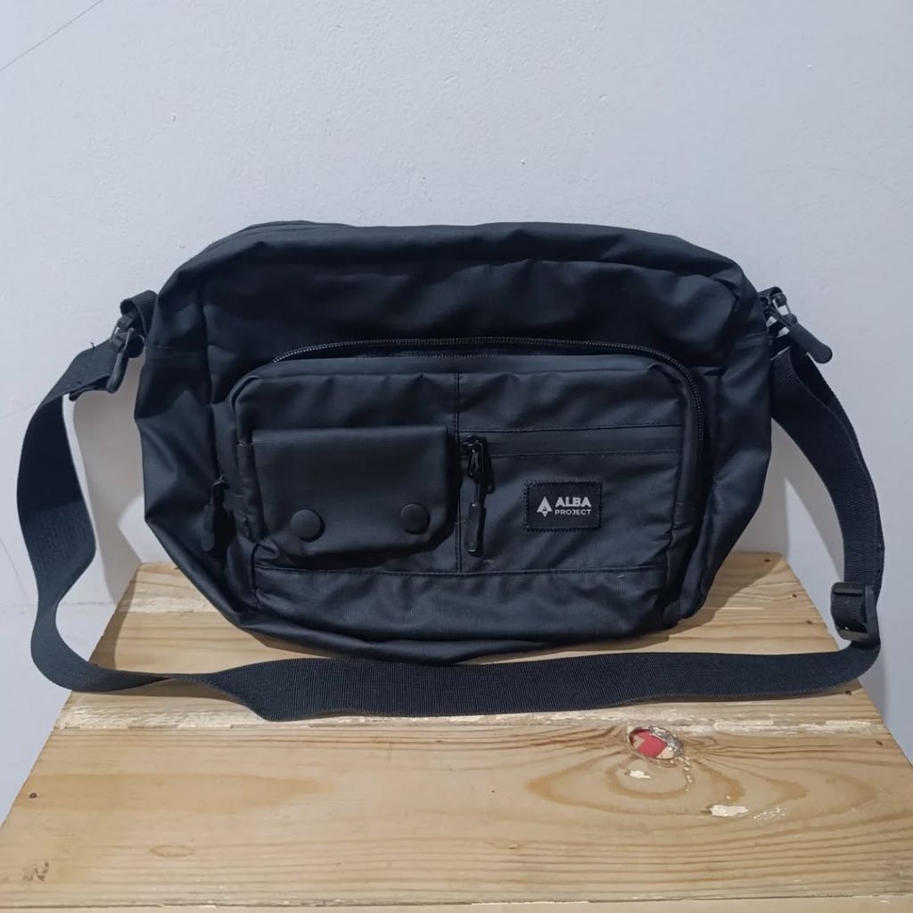 Slingbag Tas Selempang Merk ALBA PROJECT Waterproof Anti Air (BEKAS)