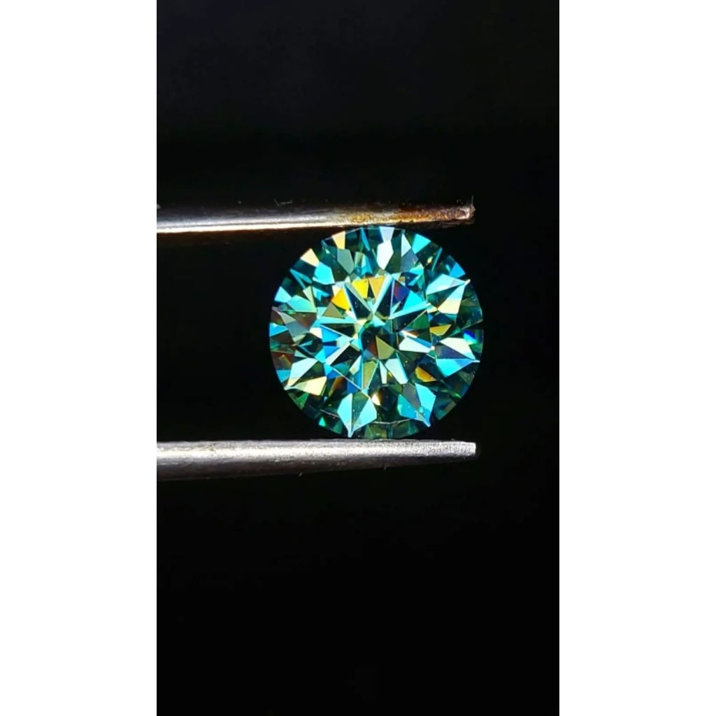 Green Moissanite 2 crat GRA