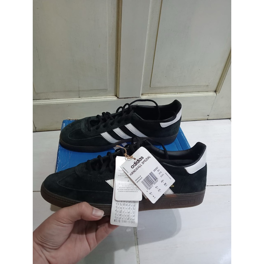 adidas BW