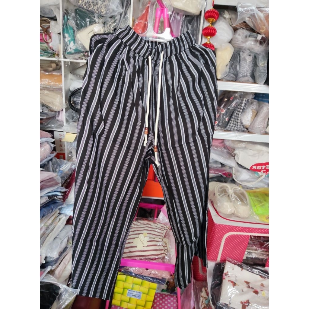 celana kulot  brand Keltis (barang asli bangkok / bkk), warna hitam motif garis garis putih