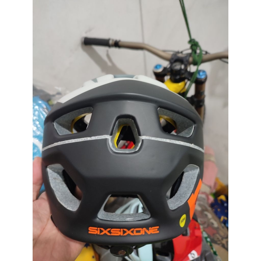 helm 661 dus tidak ada size m/l