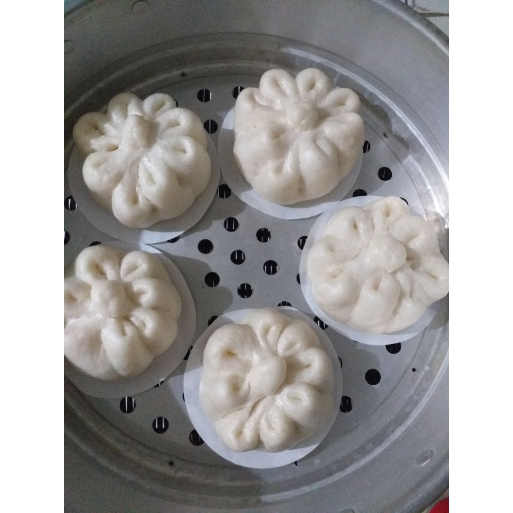 Bakpao Spesial  homemade Babi kecap + Telur Asin