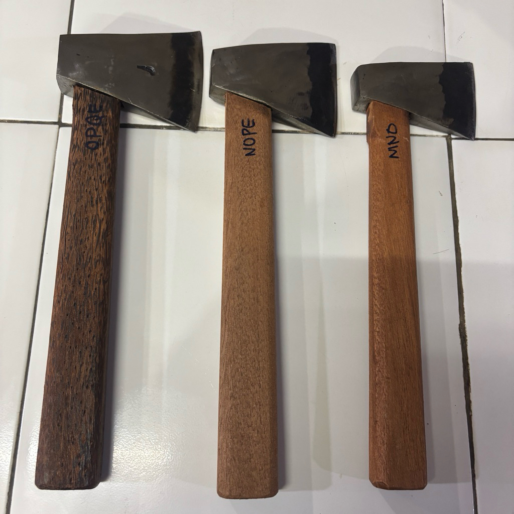 Kapak Bali Handmade Premium – Tajam Kuat Cocok untuk Berkebun, Memotong Kayu & Koleksi