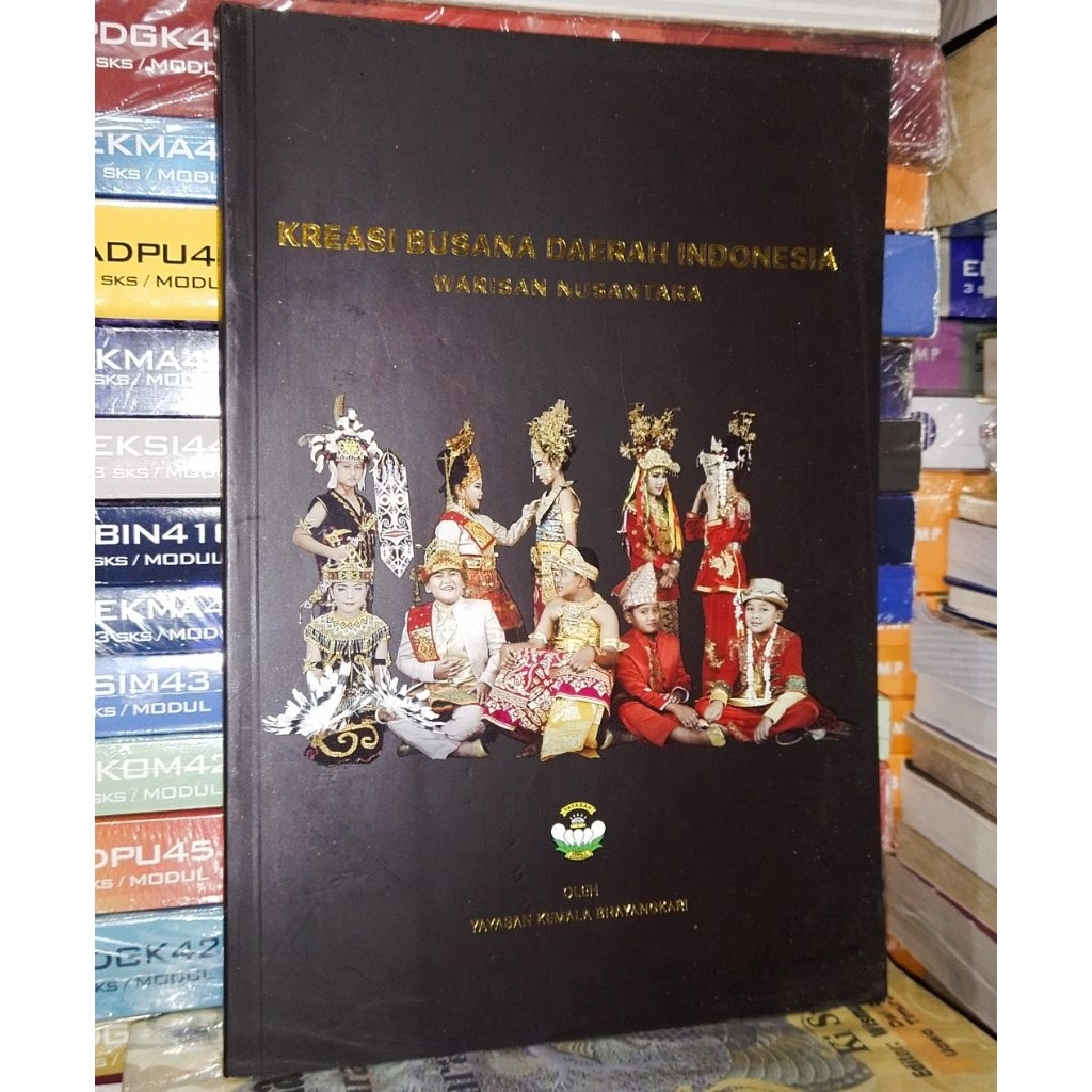 kreasi busana daerah Indonesia warisan Nusantara buku original