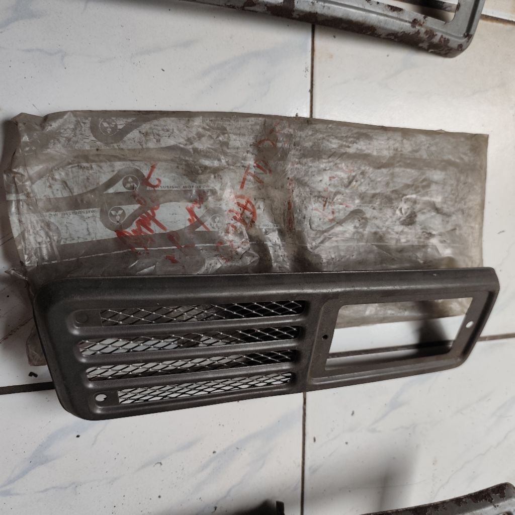 frame lampu sein colt t120 kanan ori nos mmc