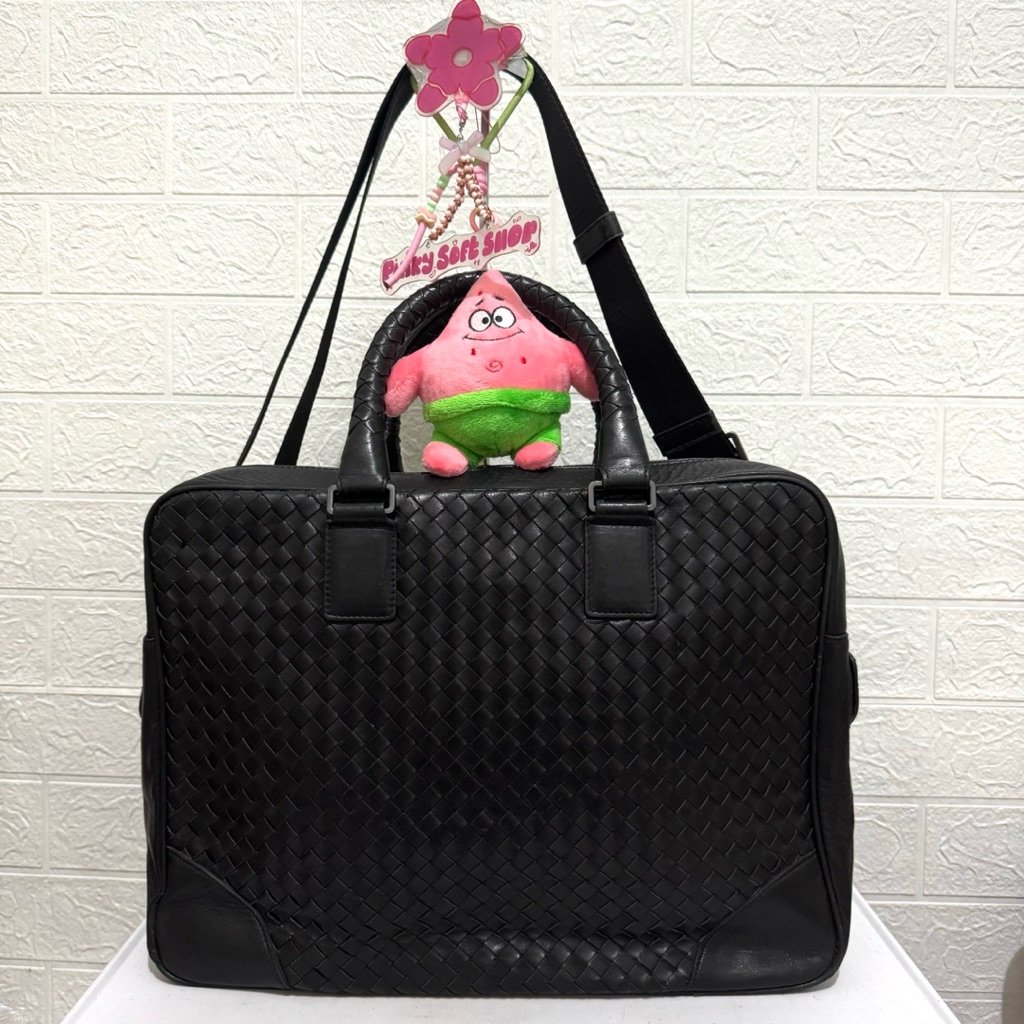 tas sling bag laptop bottega. tas kerja bottega anyam kulit asli. tas prelop. hitam