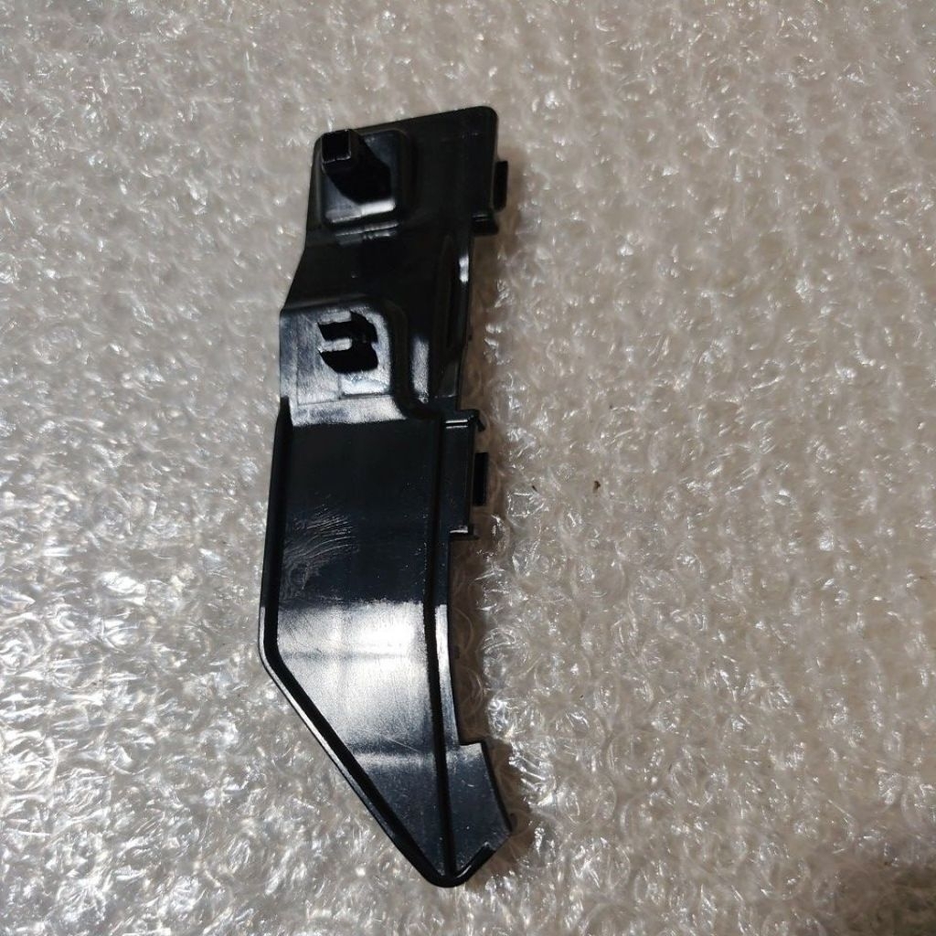 Holder Breket Bemper Belakang Kanan Rh Suzuki Swift Lama Type GL Original