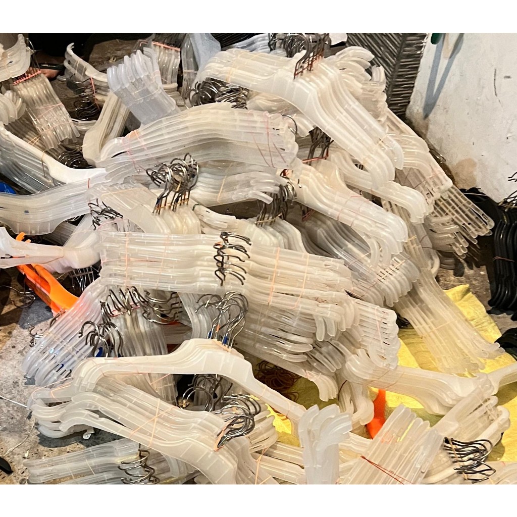 HANGER PLASTIK PUTIH
