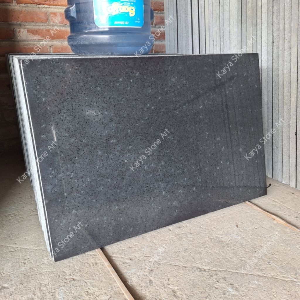 Batu Andesit Hitam Poles 40x60 | Batu Granit Hitam Poles