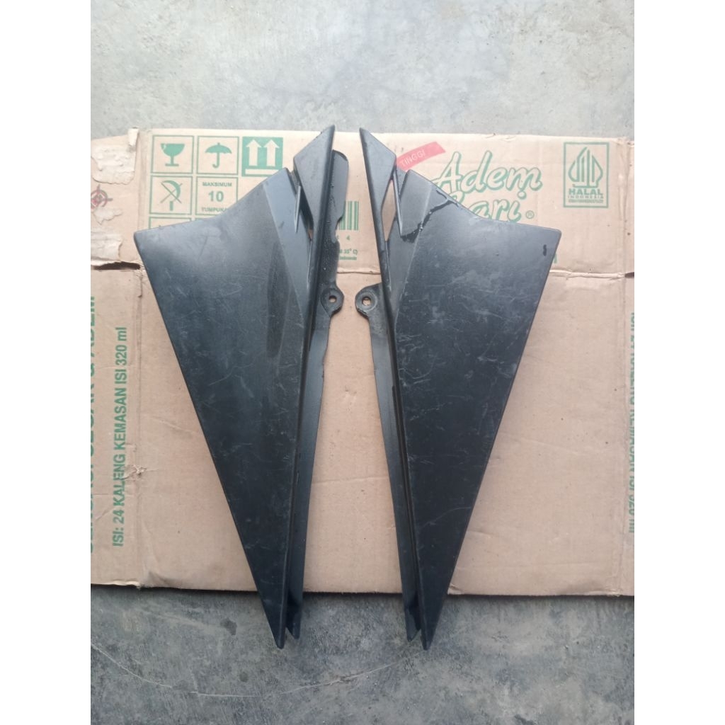 cover tutup aki motor Yamaha Vixion new original copotan siap pasang