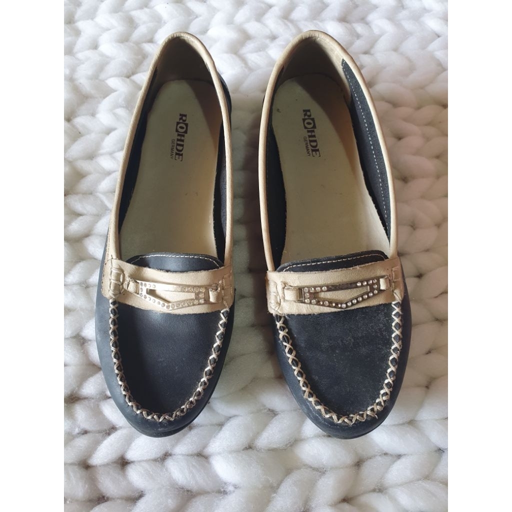 Preloved sepatu rohde hitam flat  wanita size 38