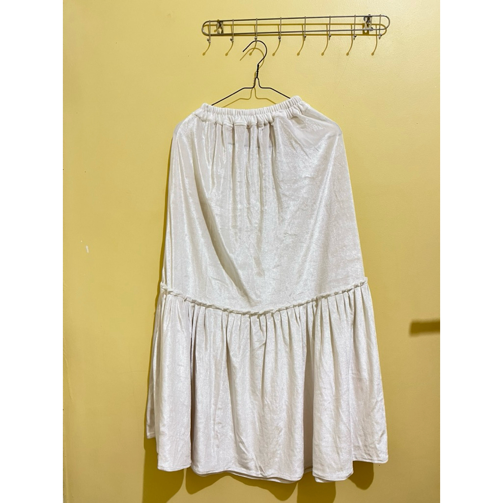 PRELOVED Rok Putih