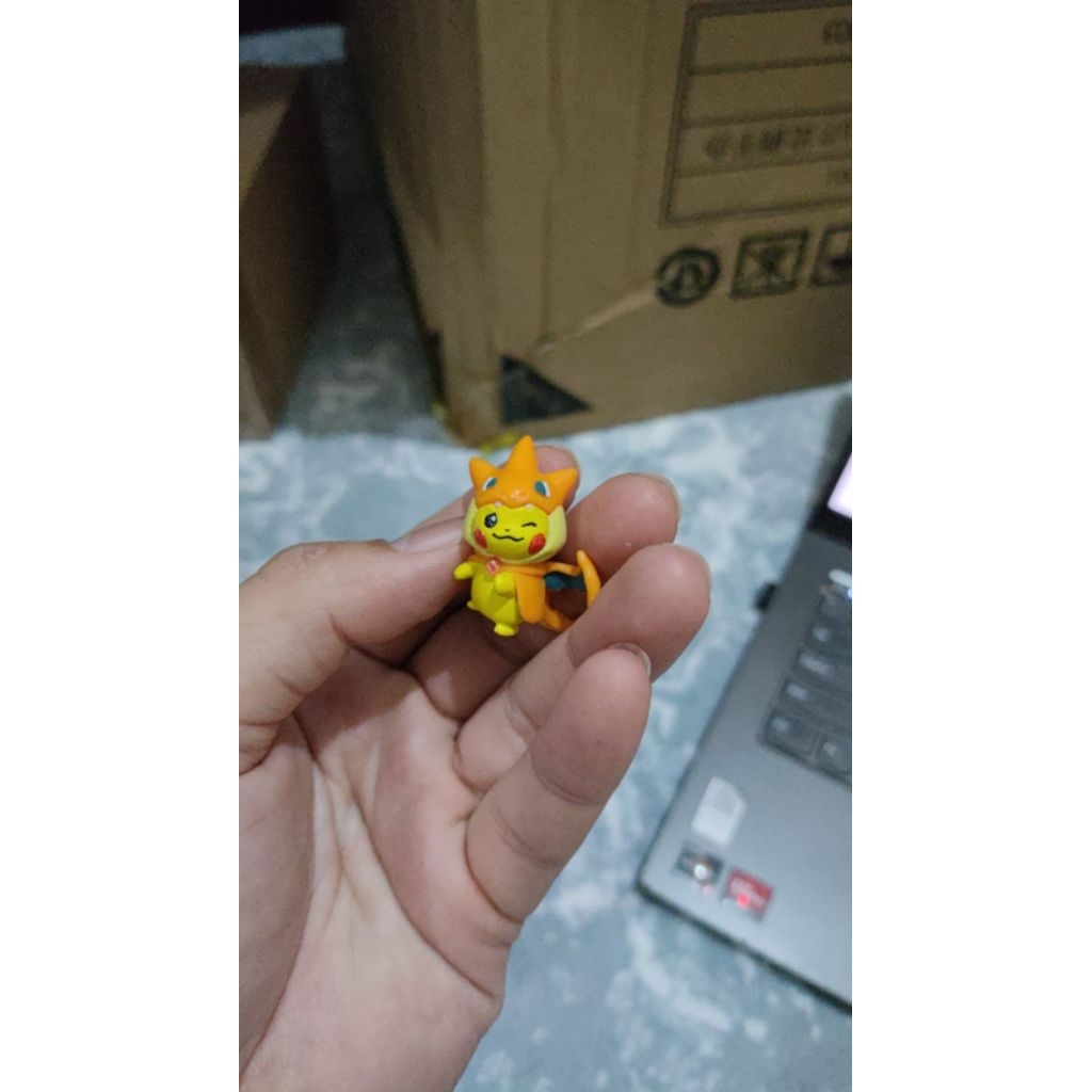 Figure mainan bekas
