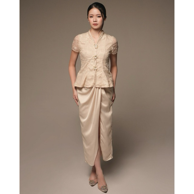 EST THE LABEL – Lucy Set in Ivory Cream / baju graduation / Rok drap lipit/ kebaya modern /Dress pes