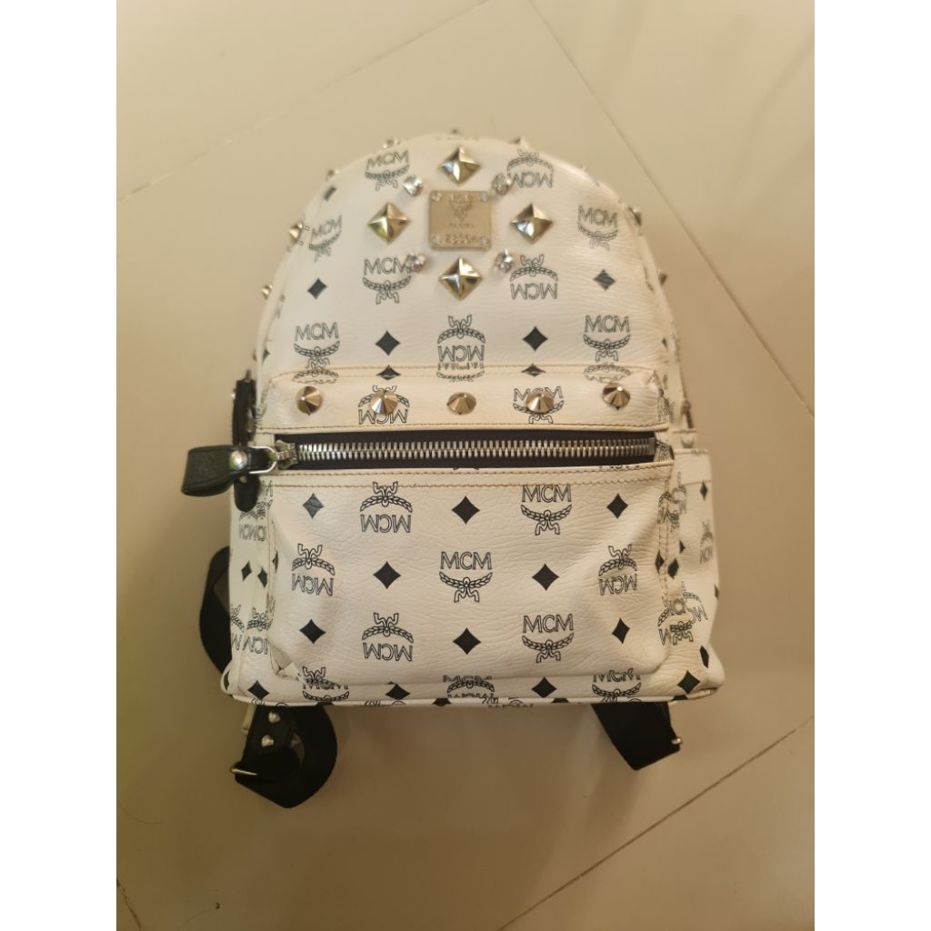 142. Tas Ransel Wanita MCM Munchen Broken White Medium
Mantan / Bekas / Second

Size : 27cm x 13cm ×