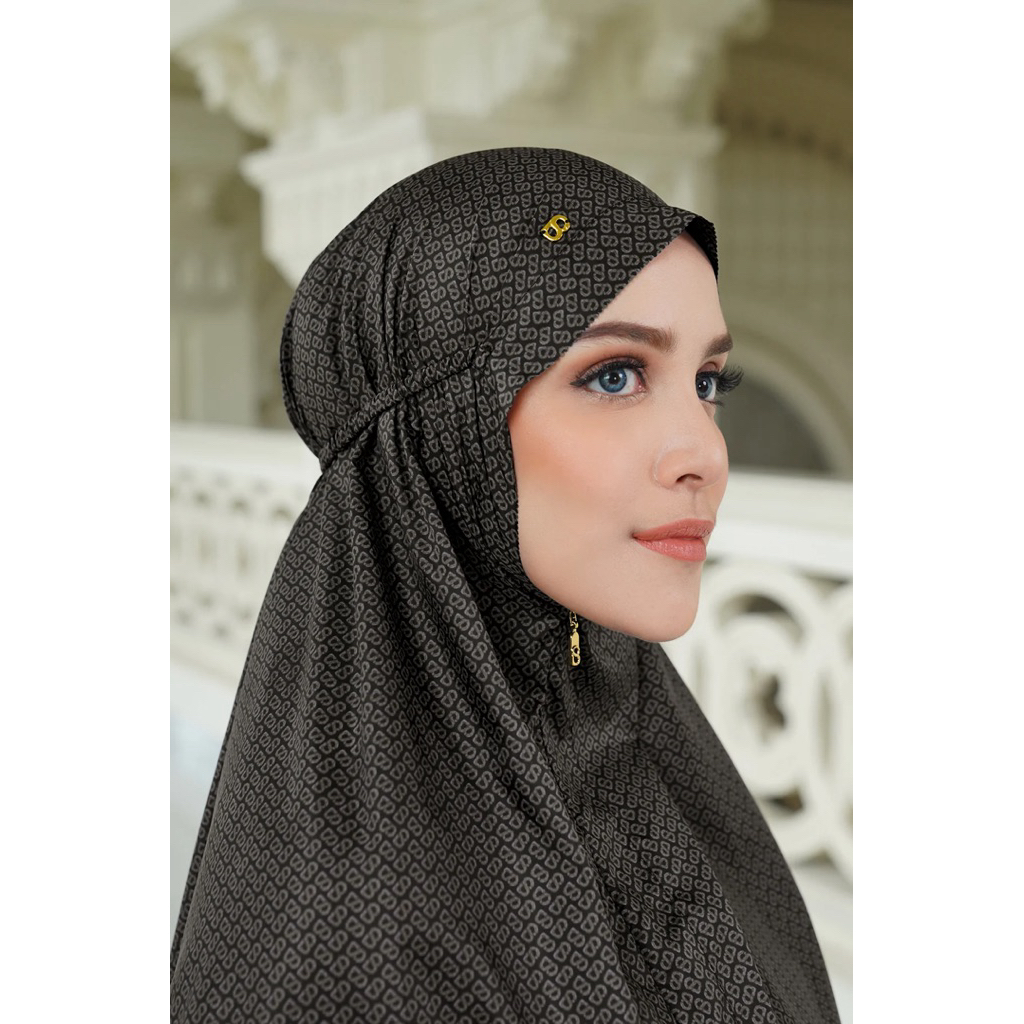 Tapis De Fleur Capsule Prayer Robe - Black