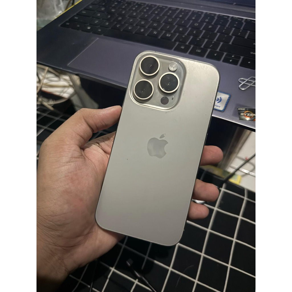 iphone 15 Pro 256 gb lock icloud