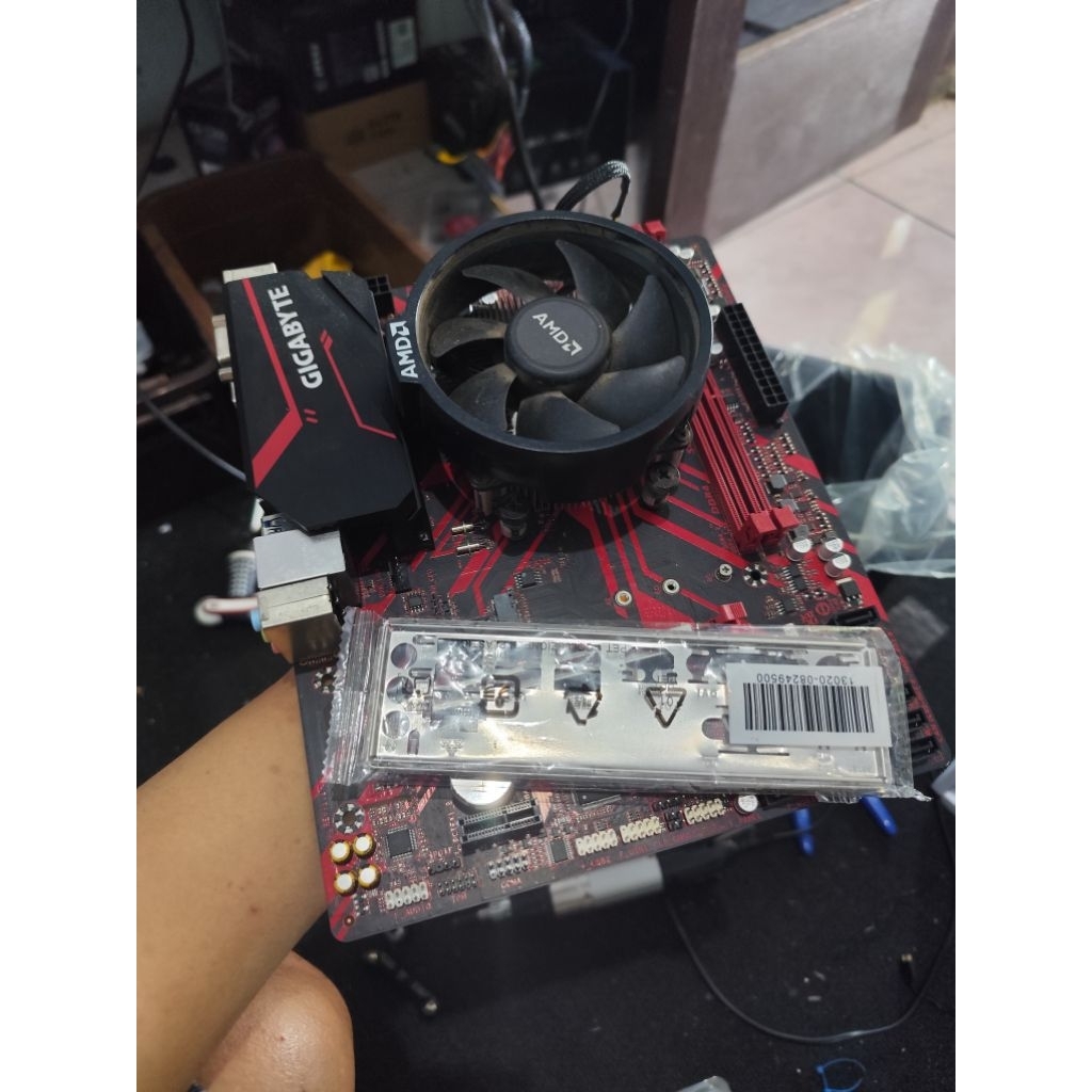 MAINBOARD B450 GIGABYTE DAN RYZEN 7 1700X