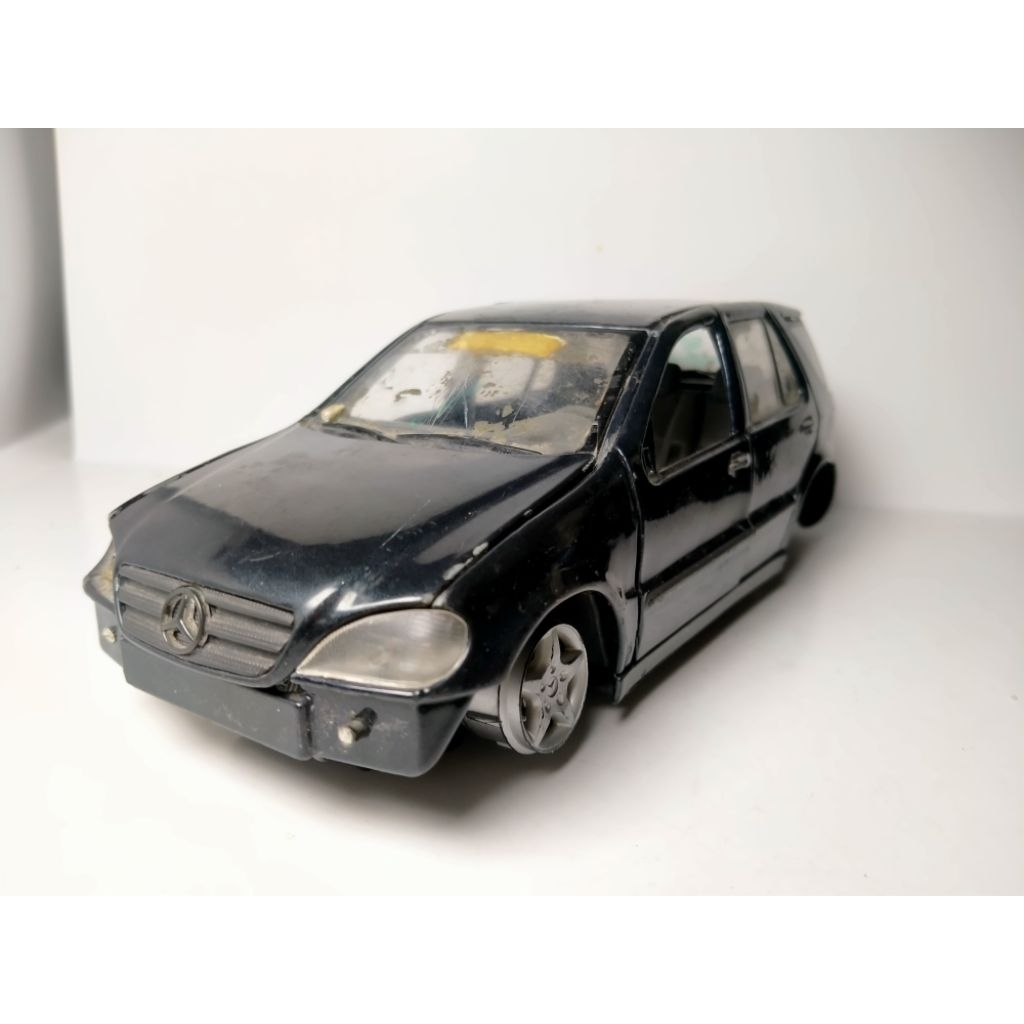 Diecast Maisto Mercedes Benz 1/24 Loose Junk